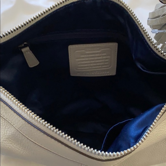 NWOT Pearl Coach Purse - Picture 2 of 3